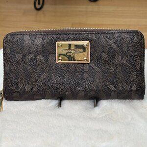Michael Kors Jet Set Travel Continental Brown Signature Zip Around Wallet